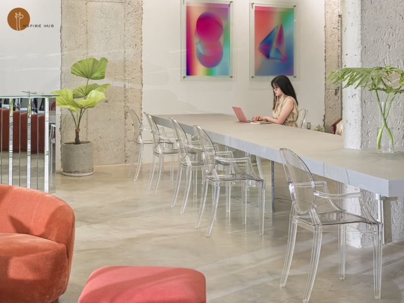 What is hot desking? Definition and key benefits