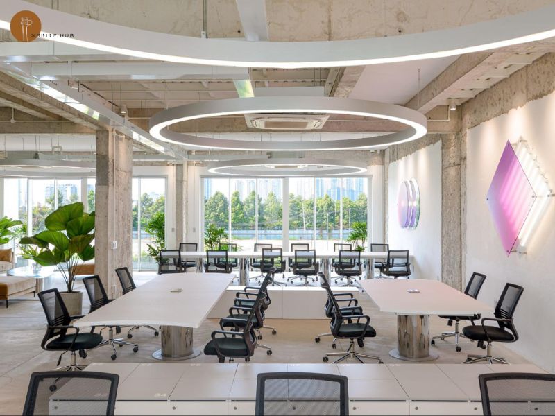 Businesses using Hot desking can optimize the workspace’s fees